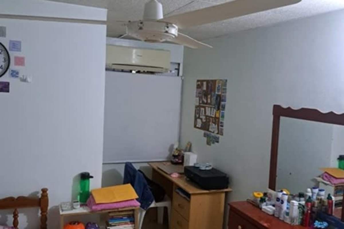 Bedroom study area, fan, AC, dresser in Las Américas Mañanitas Panama