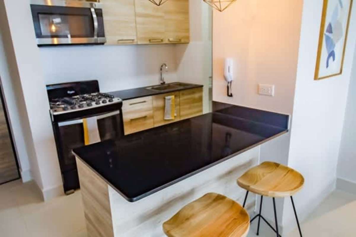 Stylish kitchen with granite countertop and cabinets in PH Alto Río Panama