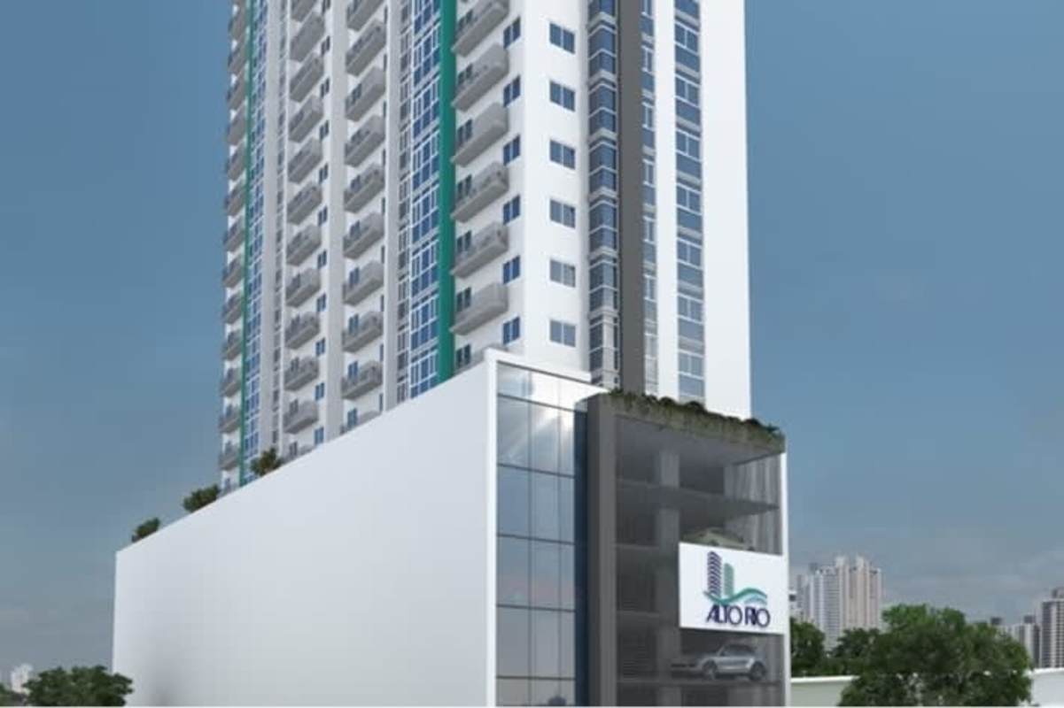 Modern high-rise apartment building exterior view PH Alto Río Panama City