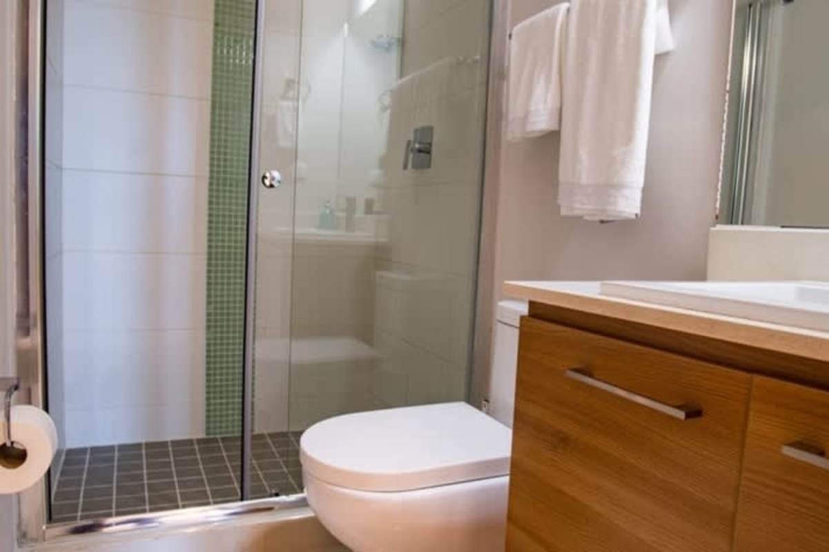 Contemporary bathroom with floating vanity and shower in PH Alto Río Panama City