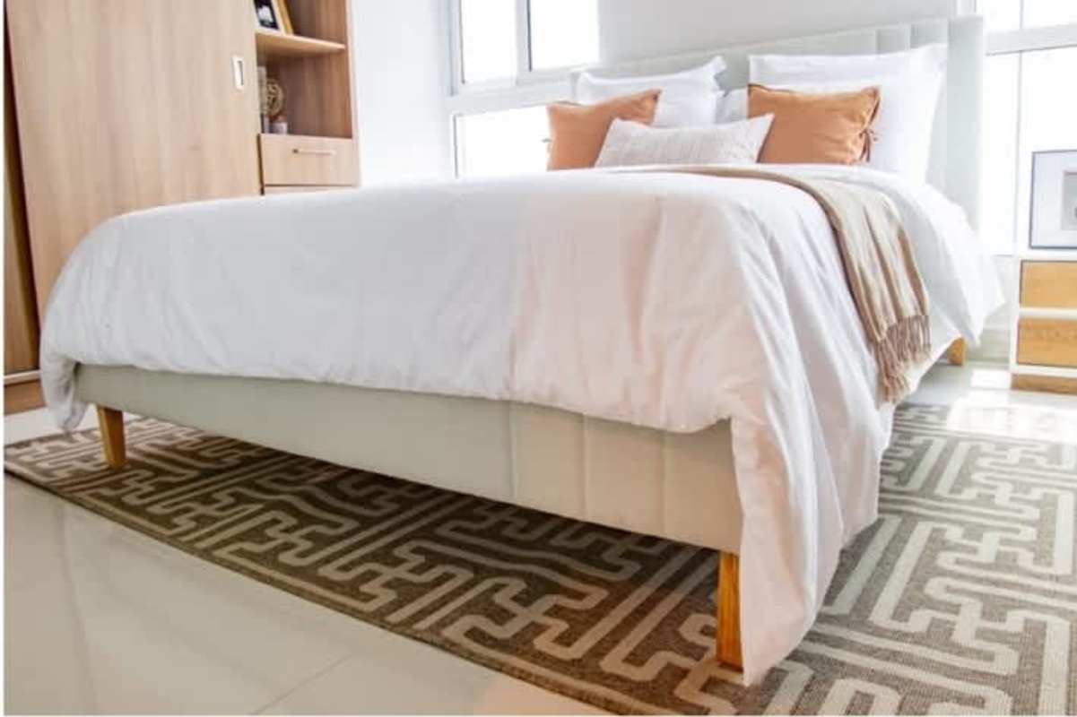 Second bedroom with closet, large window, and AC in PH Alto Río Panama City