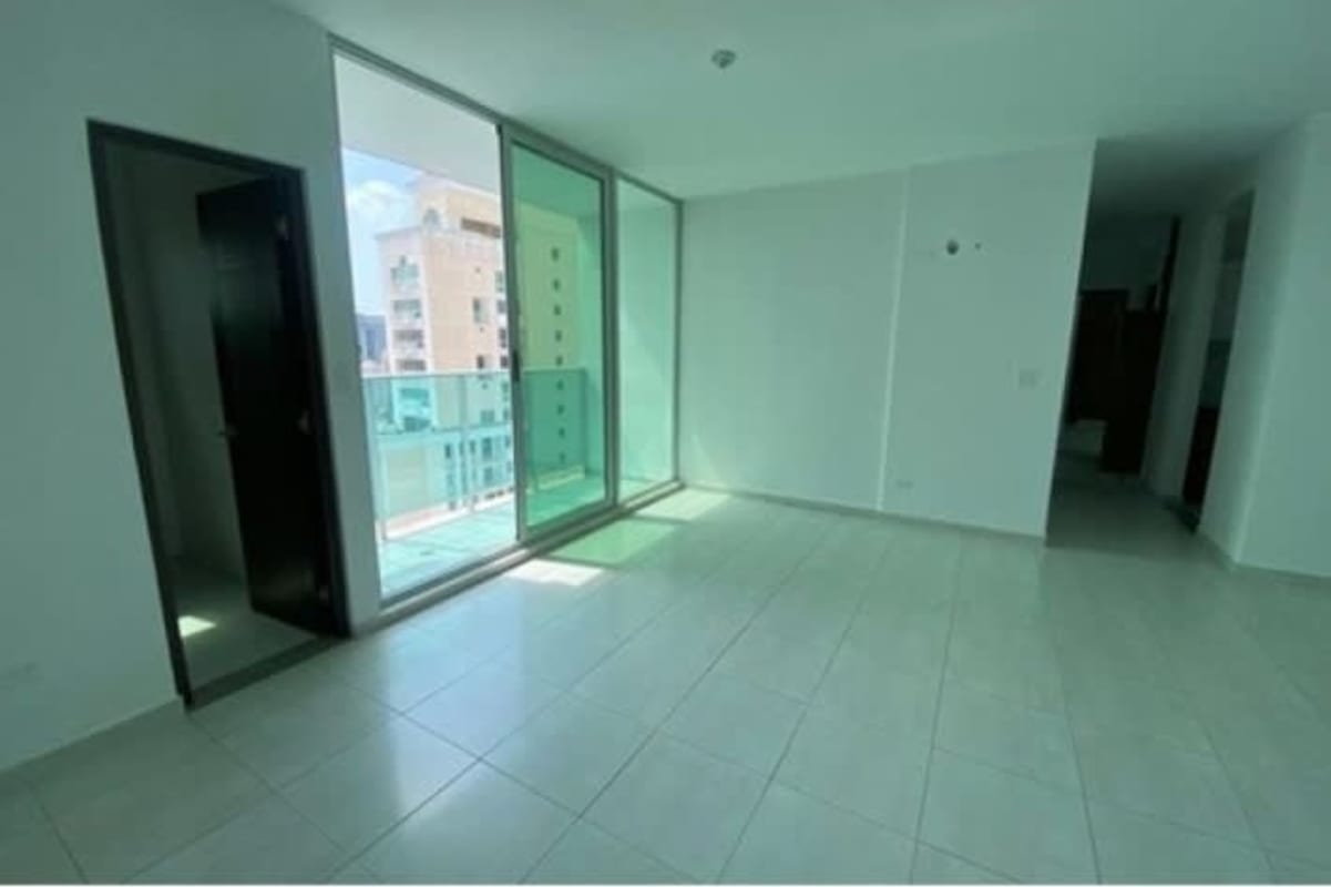 Modern kitchen in PH El Cangrejo with granite countertops and cabinets Panama City