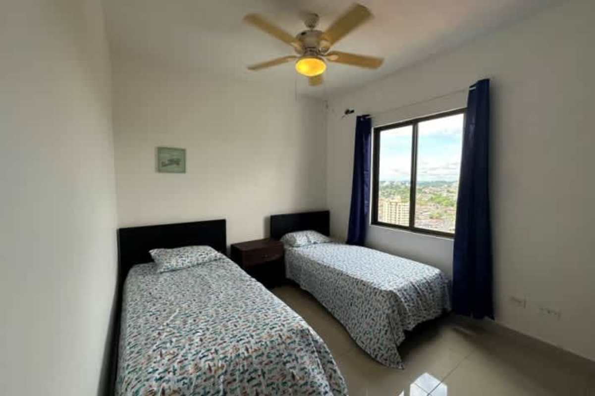 Contemporary kitchen with granite countertops, ample cabinets PH Alfa Betania Panama