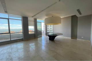 Apartment for Sale in San Francisco - 3 bedrooms