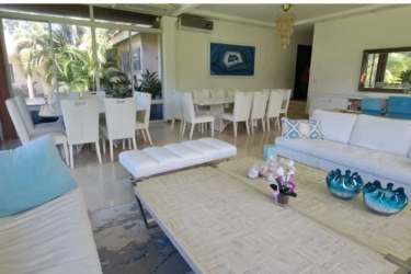 Tropical pool with jacuzzi and bohio in Santa Clara luxury villa