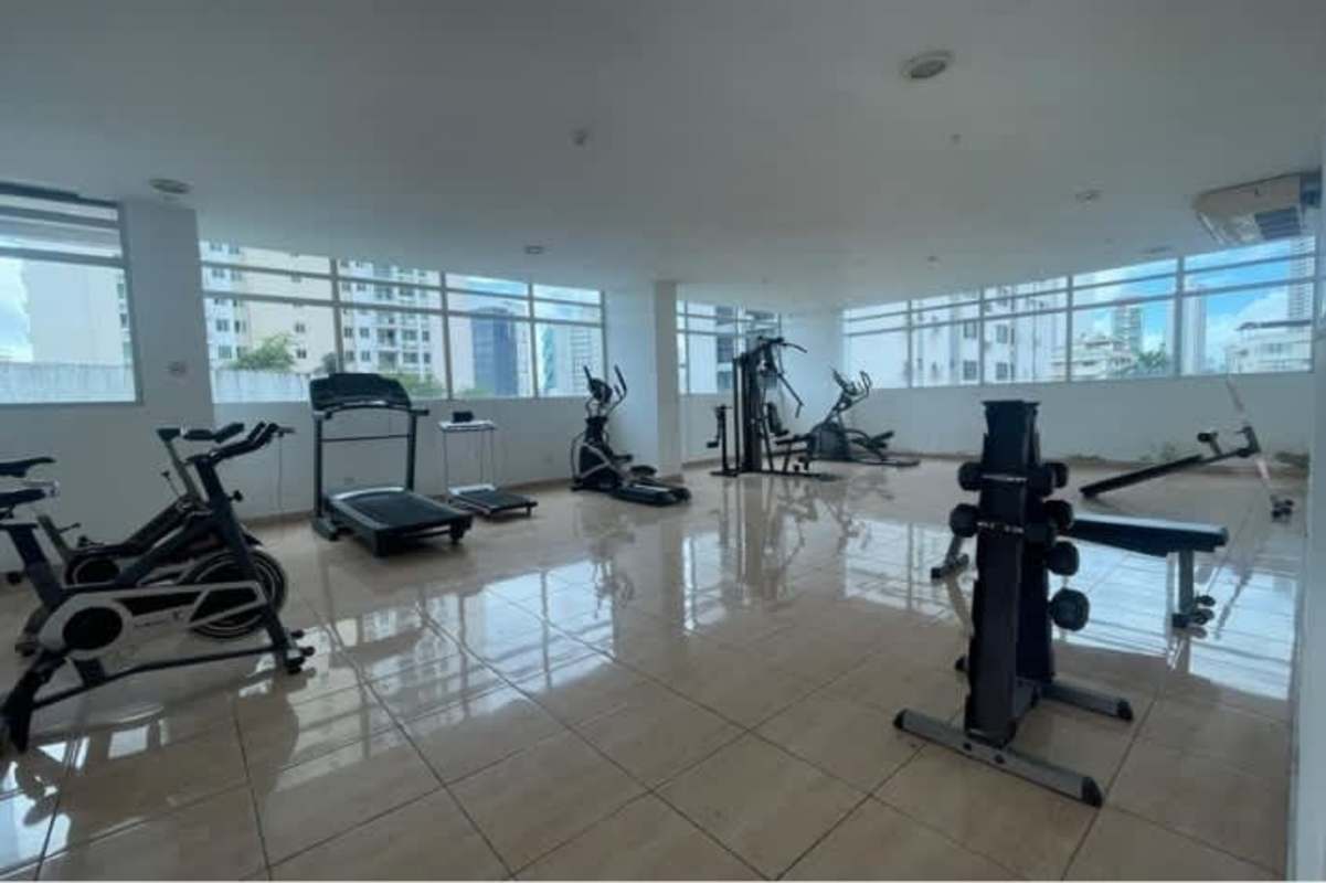Modern 2BR Condo with Pool & Balcony in El Cangrejo