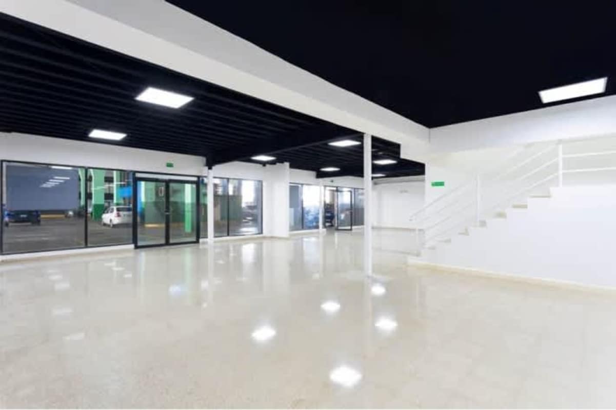 Polished tile floors, black ceiling, ample lighting commercial rental Panama