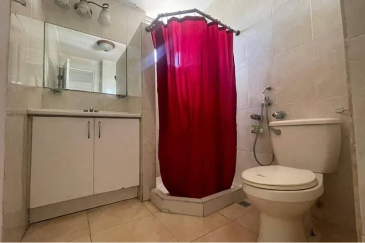 Bedroom with built-in closet city view window ceiling fan Serenity Tower Panama