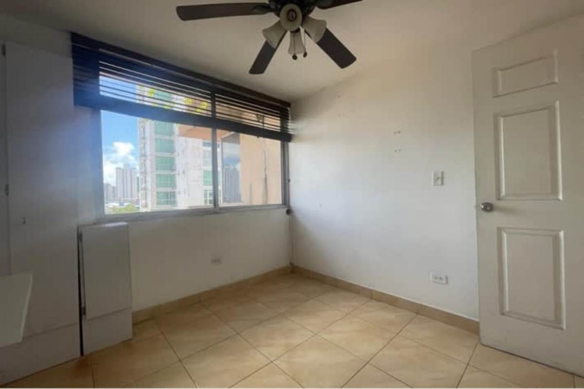 Balcony city skyline view outdoor space PH Serenity Tower Panama