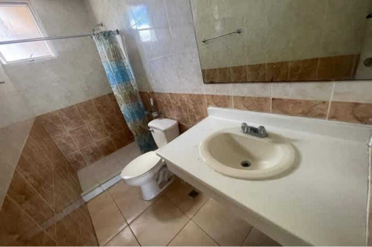 Bedroom tile flooring ceiling fan large window PH Serenity Tower Panama