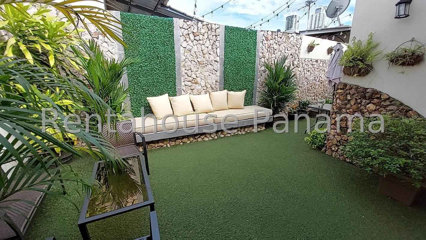 Outdoor terrace with garden and private pool at house for sale Panama
