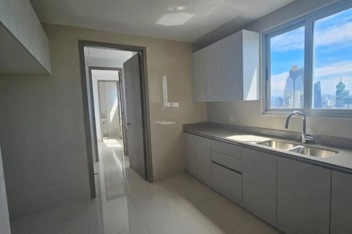 Luxury Sea View Condo Bella Vista 3BR 204m2 PH Oceanfront