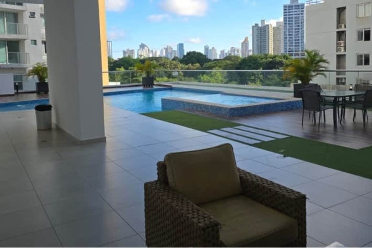 Rooftop infinity pool with lounge furniture and skyline views PH Park Point San Francisco