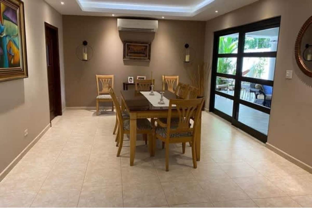 Living area with built-in entertainment center and bar in Palmeras del Este house Panama