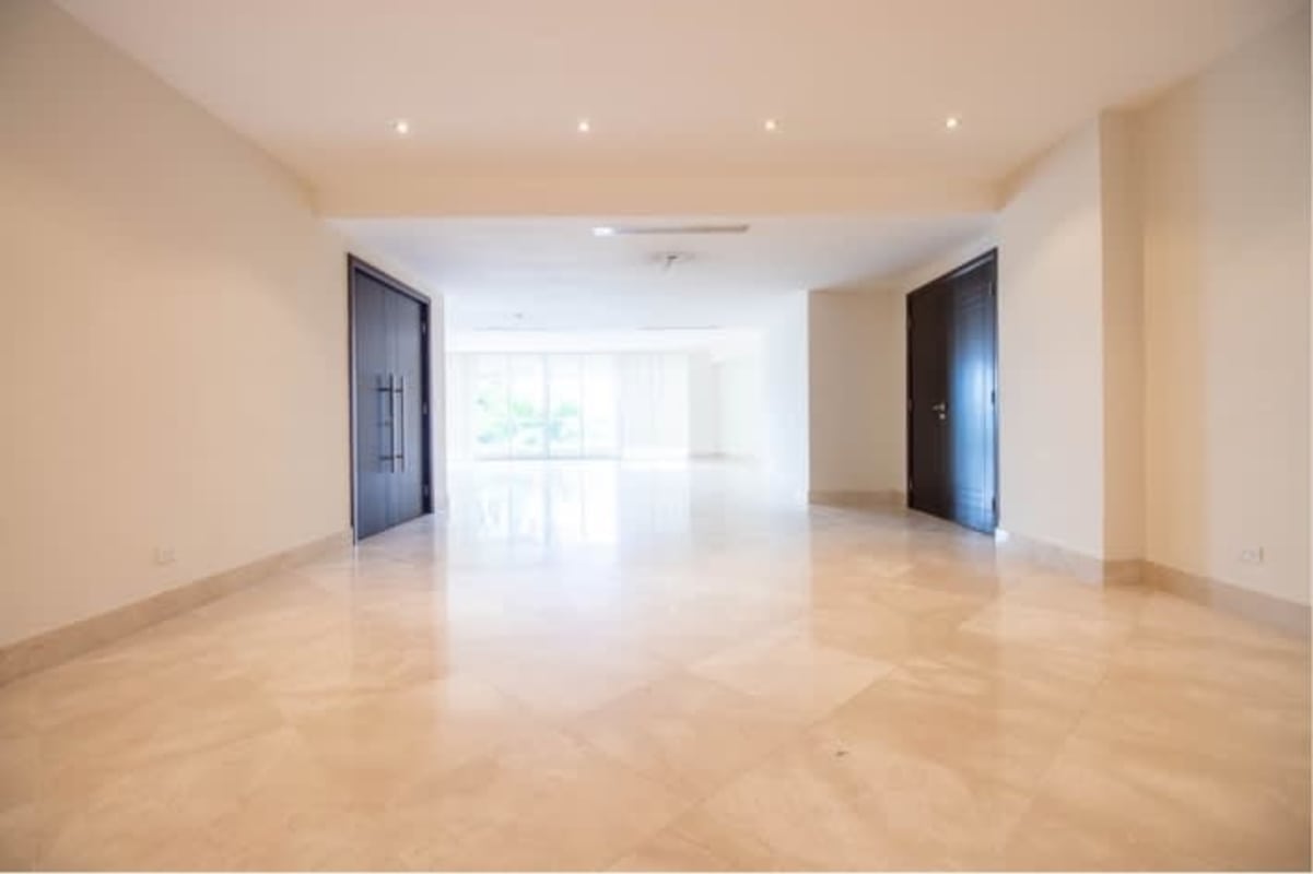 Open plan living with marble floors and garden view PH Miradores Panama for rent