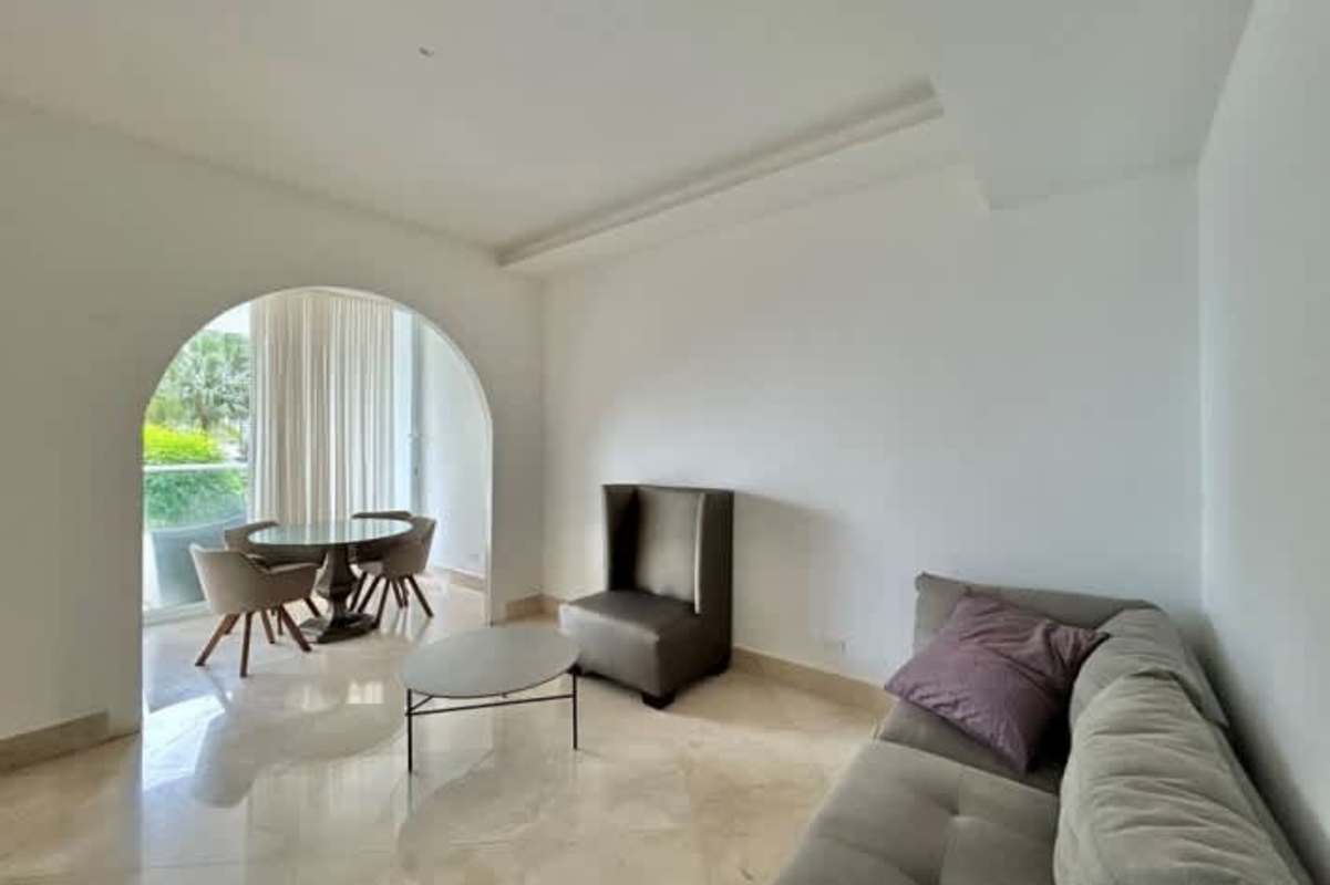 Large furnished master bedroom with ocean views, closet, ensuite bathroom in PH Miradores Punta Pacífica