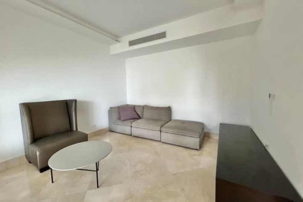 Fully equipped closed modern kitchen with granite countertops PH Miradores Punta Pacífica Panama City