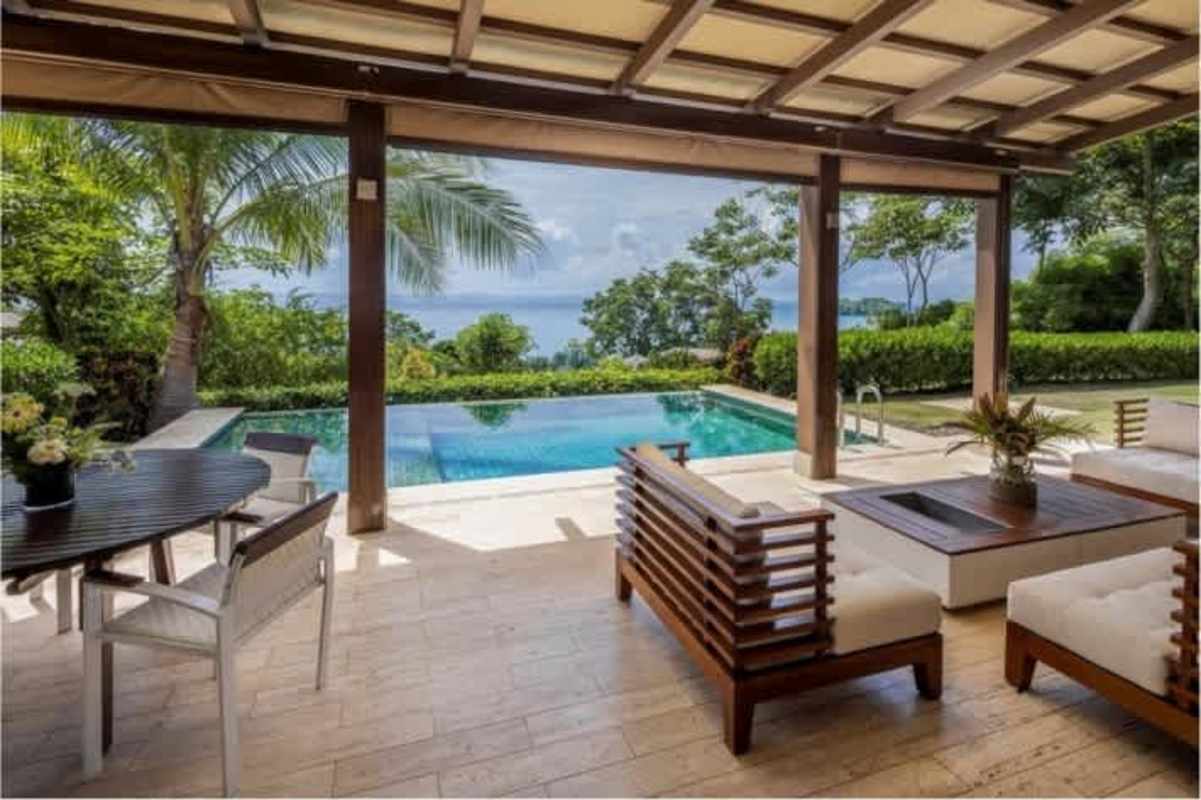 Covered outside lounge area with infinity pool overlooking Pacific Ocean on exclusive Club Residence Las Perlas Panama