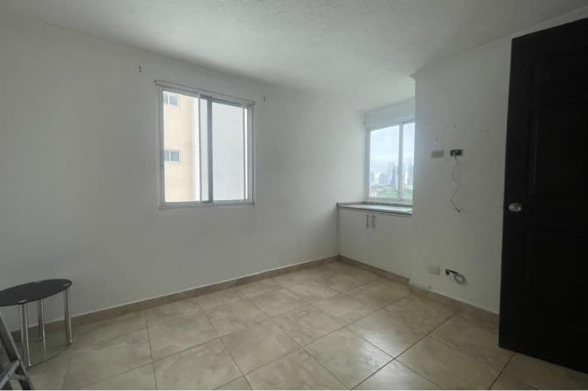 Empty bedroom with wardrobe and ceiling fan point PH Parque Lefevre Panama