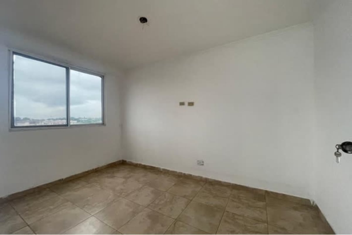 Bedroom with white wardrobe, shelves, beige tile floor, ceiling fan in PH Parque Lefevre Panama