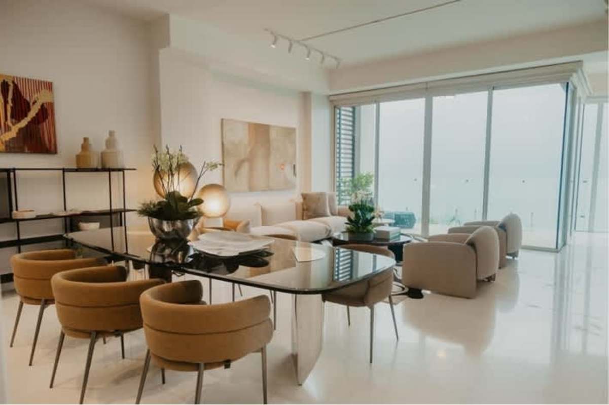 Minimalist kitchen with quartz countertops and appliances in Waterfront 40 apartment Punta Pacifica