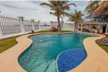 Beachfront home with fenced yard and private access Playa Malibú Nueva Gorgona Panama