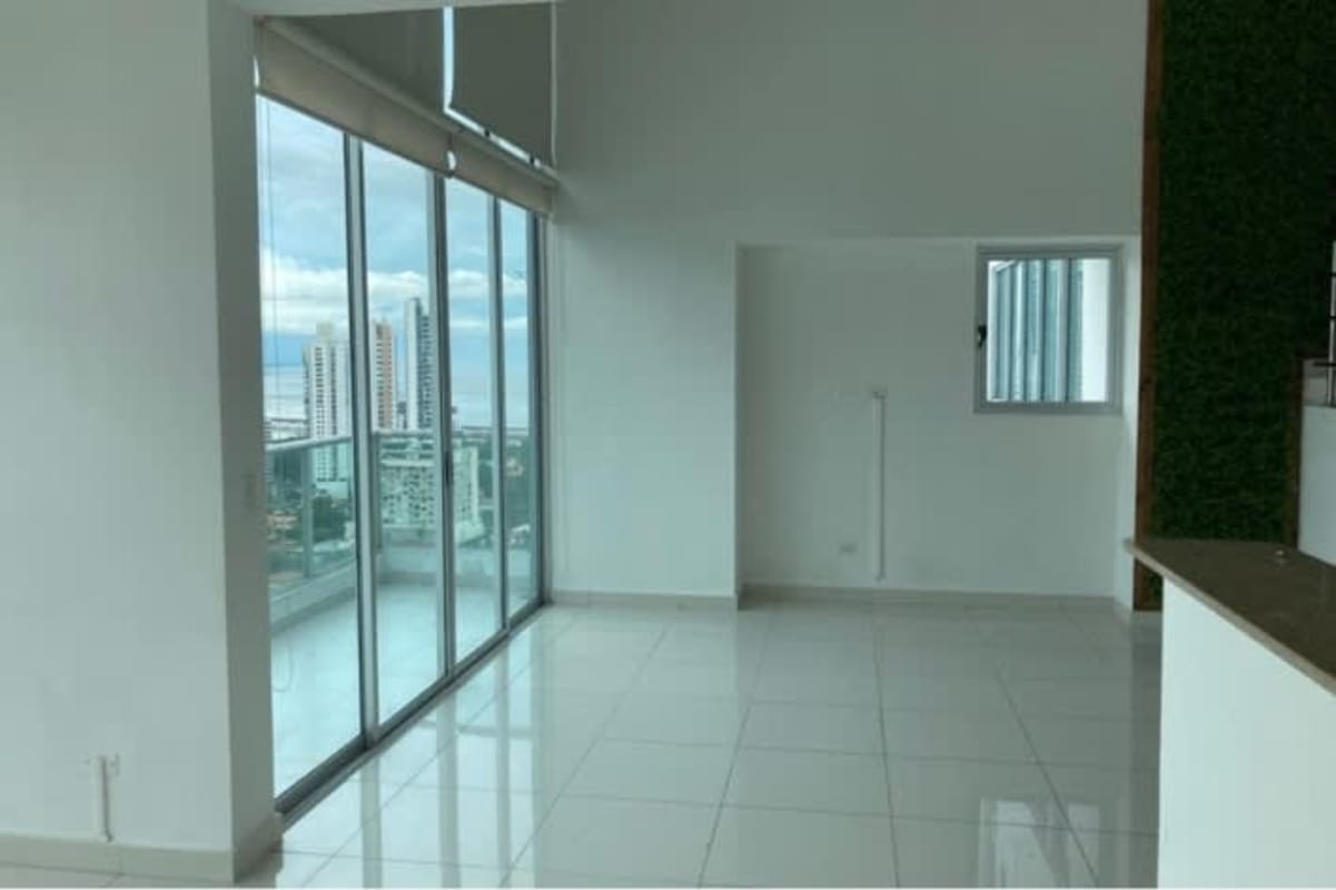 Spacious mezzanine bedroom with AC overlooking living area at Park Loft San Francisco Panama