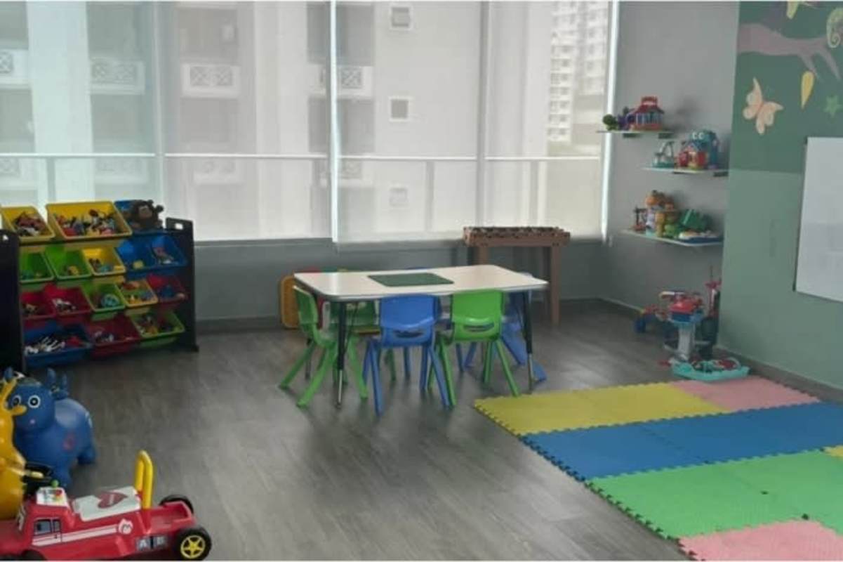 Condo fitness center with panoramic windows PH Waterview Panama