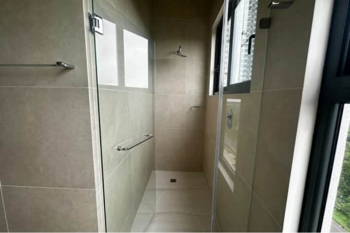 Bathroom with glass-enclosed shower, large window and modern finishes at Ocean House Santa Maria Panama