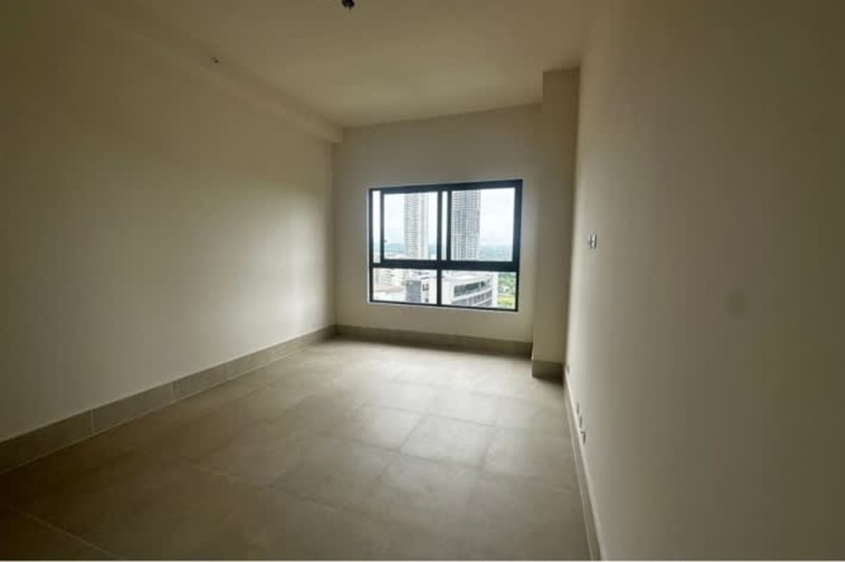 Unfurnished bedroom with large window overlooking Panama City skyline at PH Ocean House Santa Maria