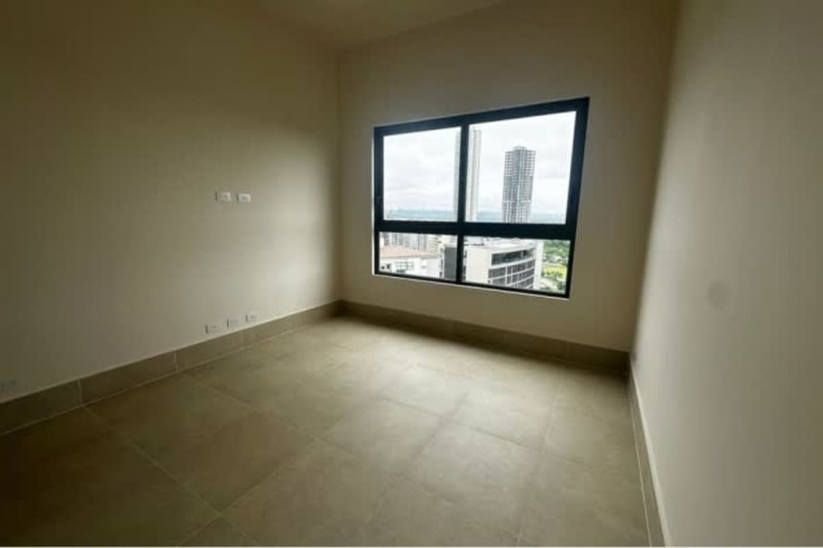 Bedroom with large window and tiled floor at PH Ocean House Santa Maria Panama