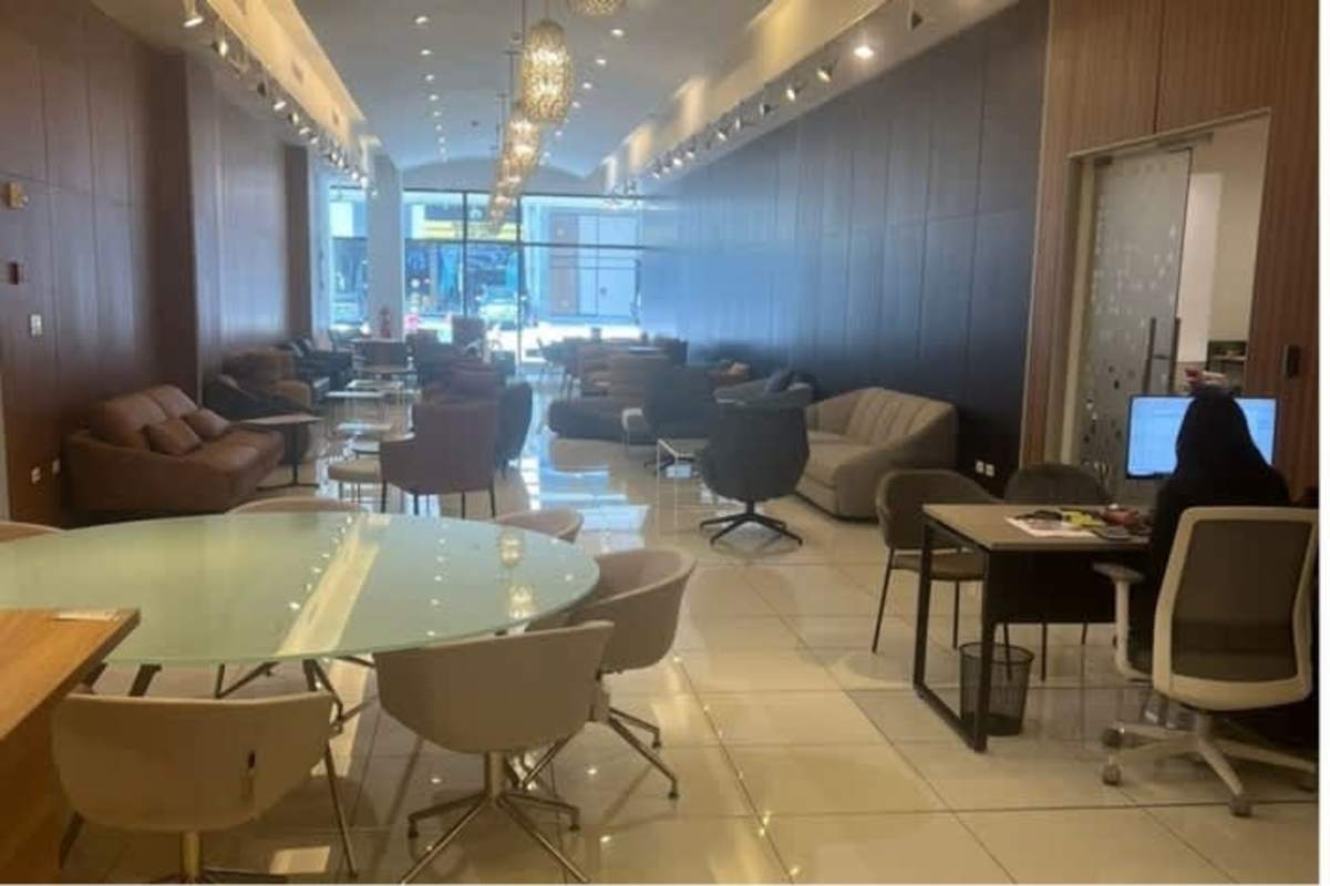 Reception lounge with sofas, bright interior, wood panels and tiled floors Commercial Plaza Samuel Lewis Obarrio