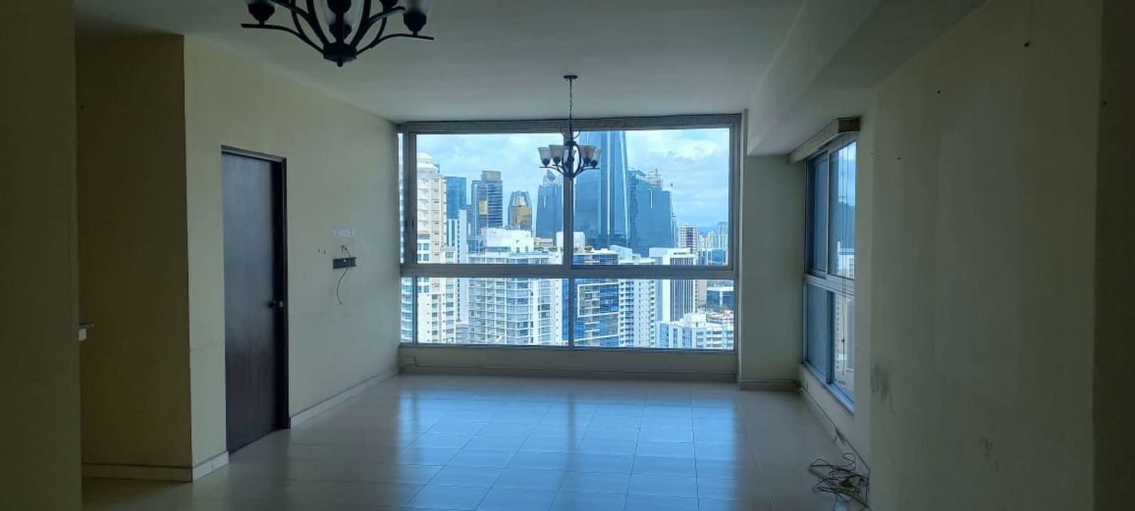 Living room with skyline view through floor to ceiling windows PH GrandBay Panama