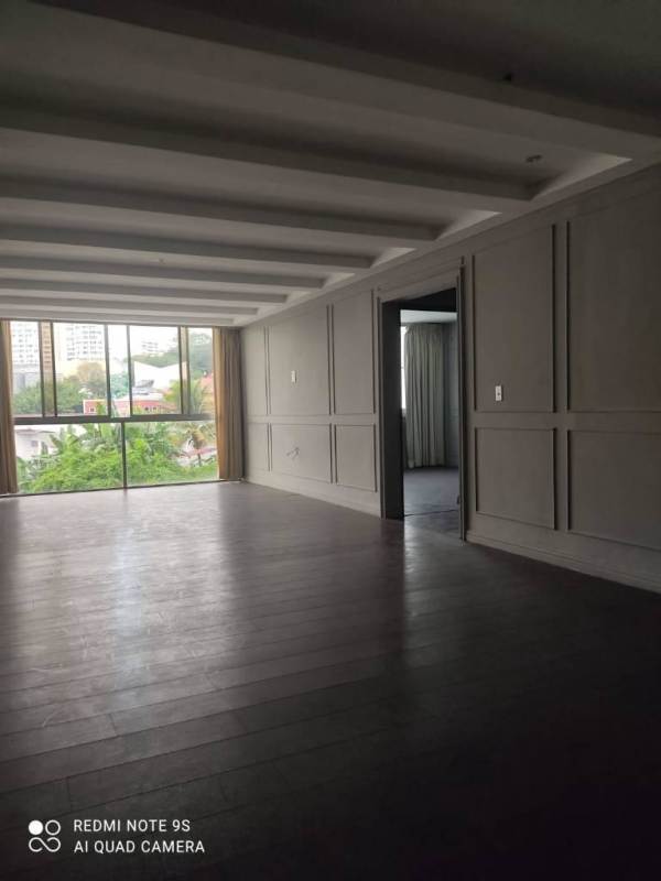 Commercial retail shop facade on ground level of PH El Cangrejo Panama