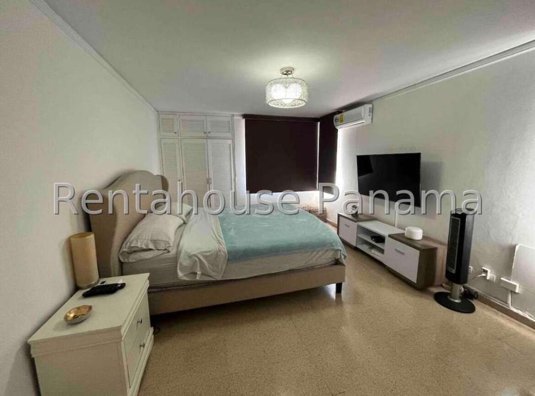 Private balcony with city views in PH Miramar Punta Pacifica Panama.