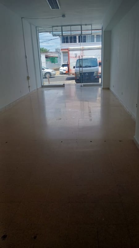 Four-story commercial building with glass windows and parking Vista Hermosa Panama