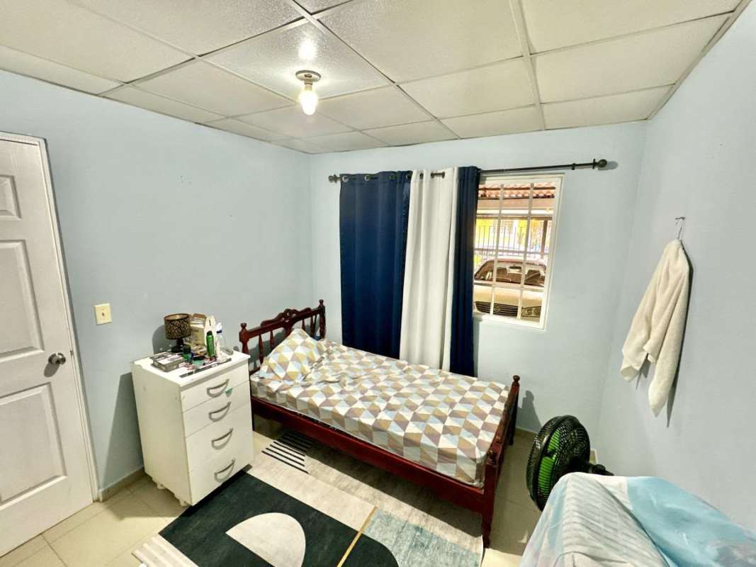 Functional kitchen with granite countertop and gas stove in Praderas de San Lorenzo Panama