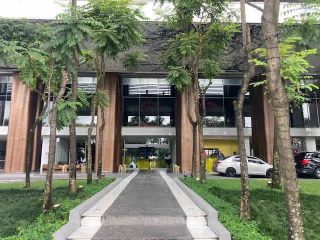 Elegant bathroom with glass shower and modern finishes in Avenida Balboa PH Yoo Panama condo