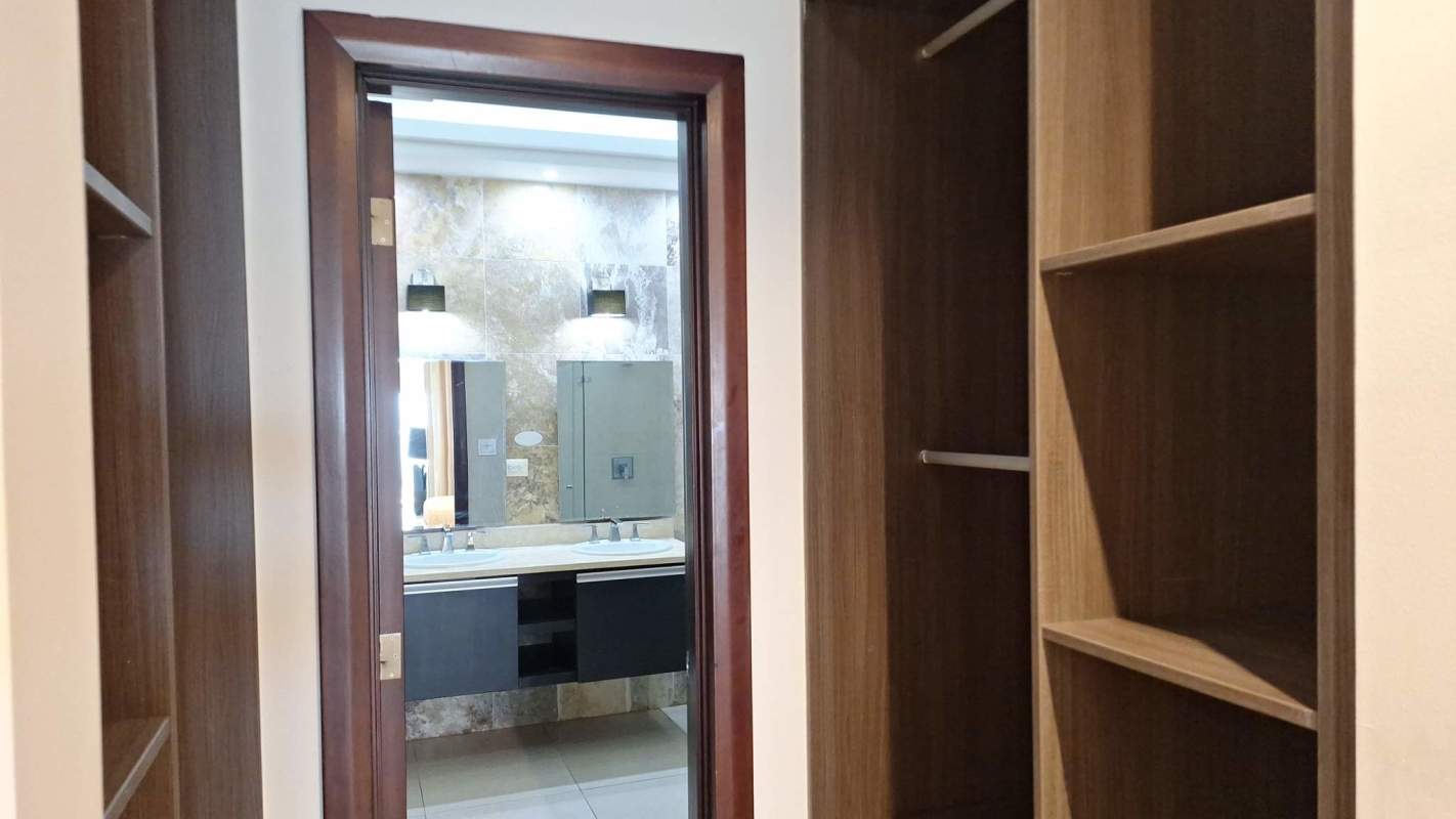 Modern bathroom with glass shower PH Rivage luxury rental Panama