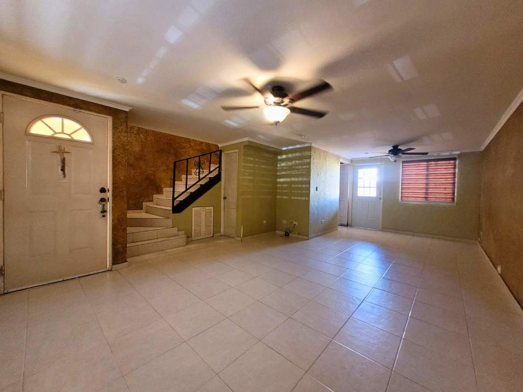 Bathroom with ceramic tiles, walk-in shower duplex Cerro Viento Panama for rent