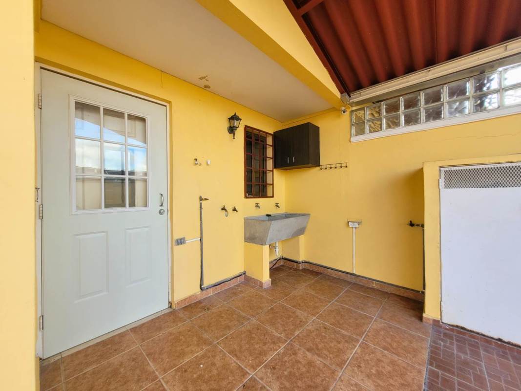 Backyard tiled courtyard with privacy wall duplex Cerro Viento Panama