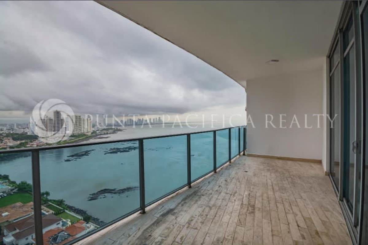 Fully equipped contemporary kitchen granite counters stainless appliances Panama rental