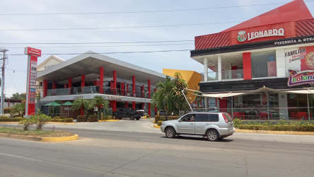 Spacious commercial unit with porcelain floors, drop ceiling and large windows in Plaza Leonardo Chitré