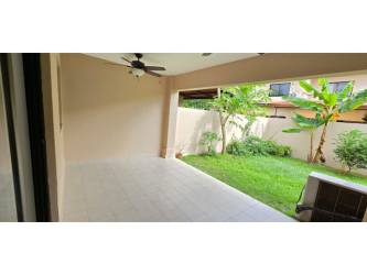 Equipped kitchen with granite countertops and stainless steel appliances for rent in Woodlands Panama Pacifico