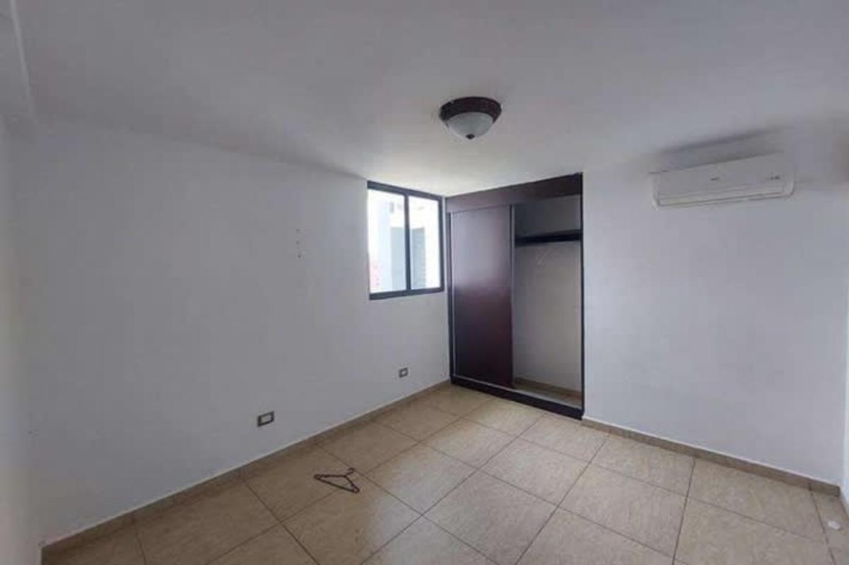 Bedroom with built-in closet split AC ceramic tile PH Condado Country Club Panama