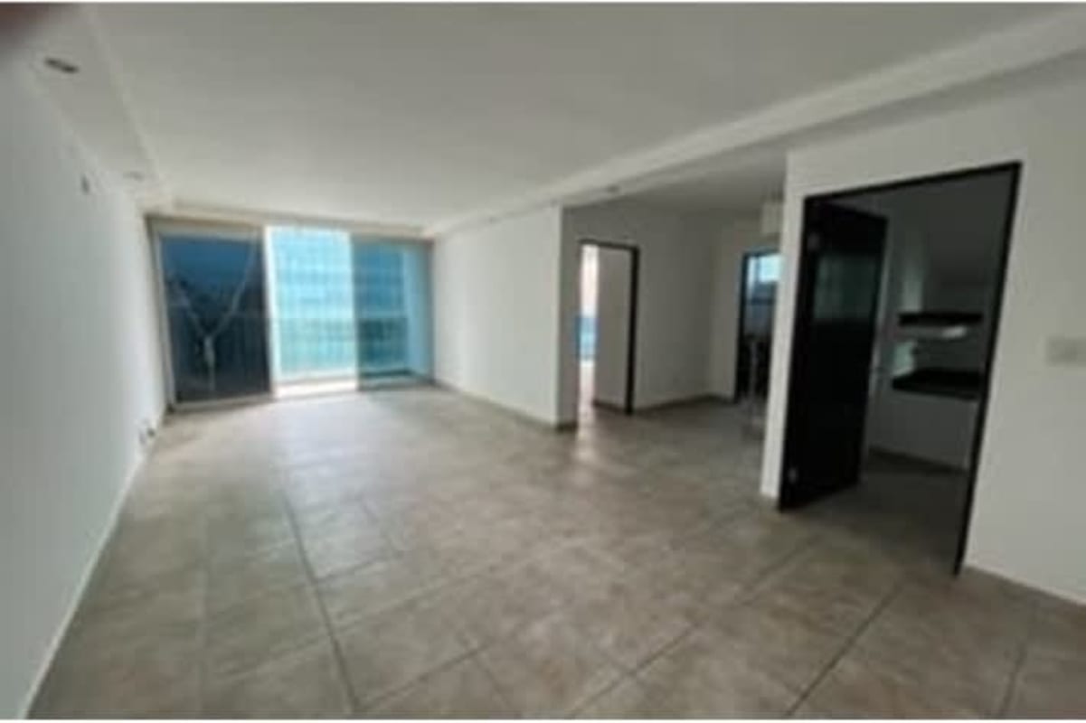 Spacious master bedroom with large window, walk-in closet PH Ocean Pacific Punta Paitilla Panama