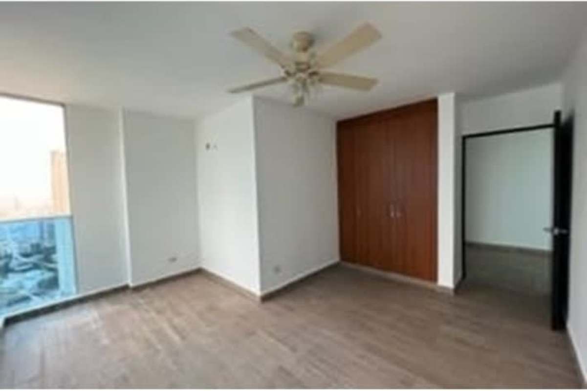 Secondary bedroom with built-in closet and window PH Ocean Pacific Punta Paitilla Panama