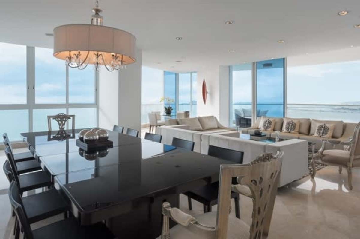 Modern master bedroom with floor-to-ceiling windows, city skyline and ocean views in The Point Punta Pacifica Panama
