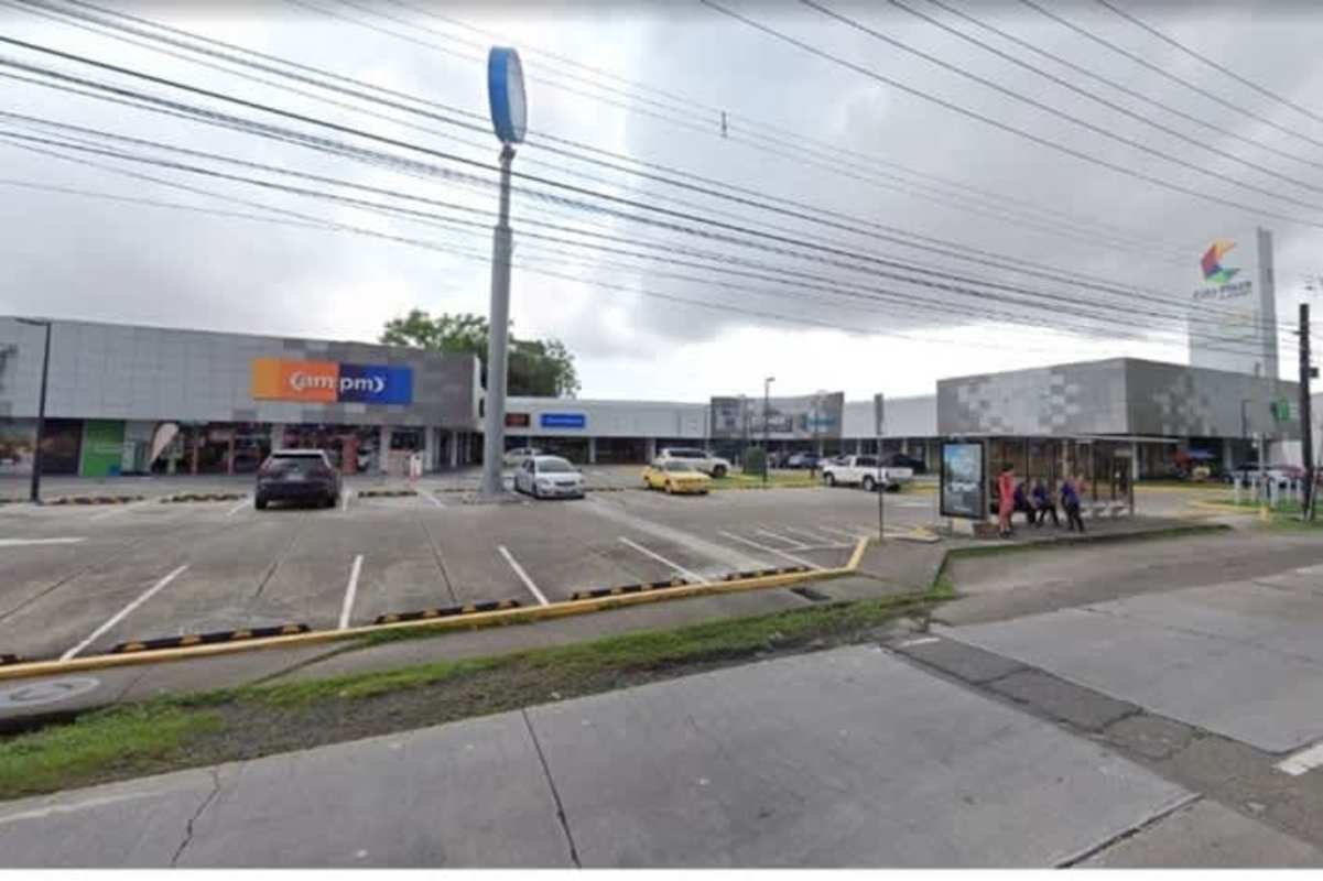 Exterior of Plaza El Dorado commercial shopping center with storefronts and parking Panama City