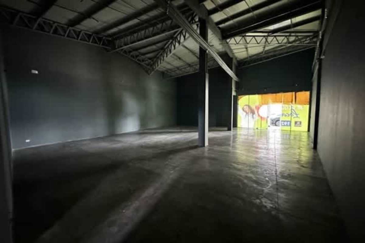 Open interior shot of commercial rental with wide storefront glass at Plaza El Dorado Panama